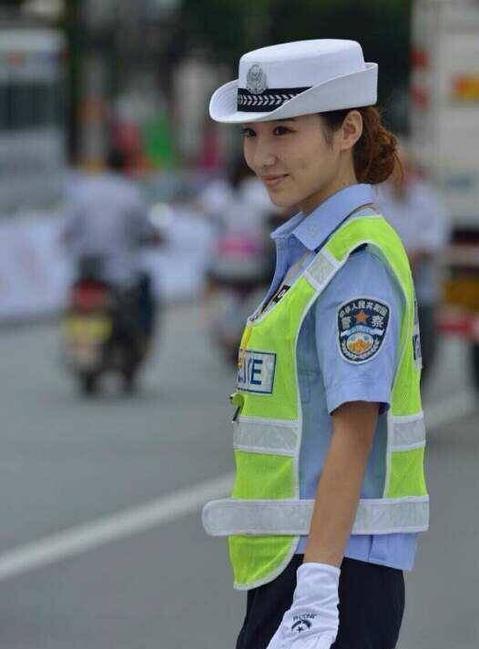 陕西美女交警