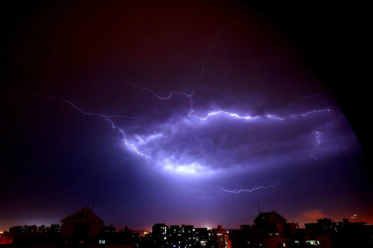 雷雨（王学彣散文）