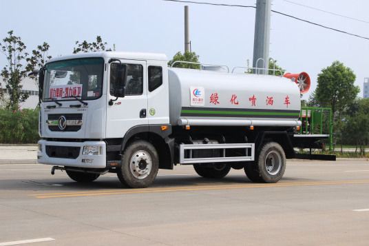 东风牌洒水车