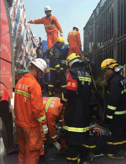 3·29成绵高速复线交通事故