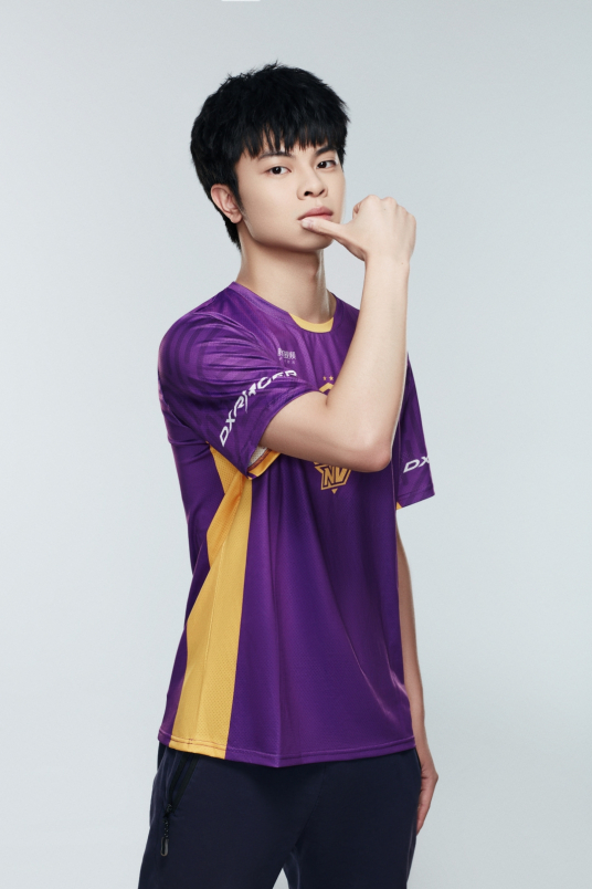 king（NV-XQF电子竞技俱乐部俱乐部成员）