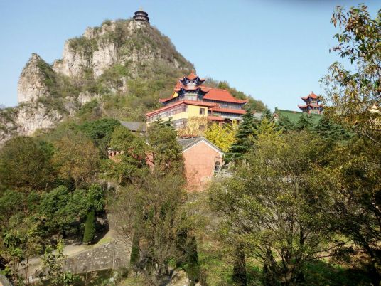 鸡笼山（广东省茂名市鸡笼山）