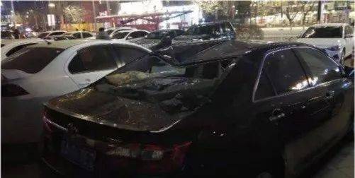 辽宁一女子从快捷酒店坠落当场身亡，该酒店是否需要承担连带责任？