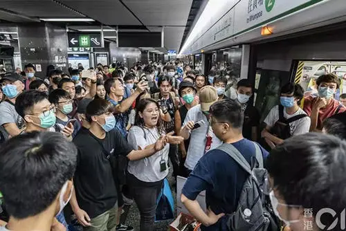 北京警方通报地铁13号线四人打架事件，这四人受到了怎样的处罚？