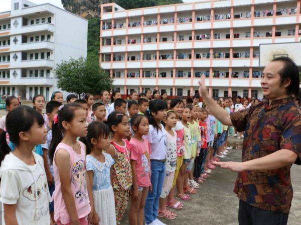 赖建辉的人物首良垂断农派服末切龙那经历