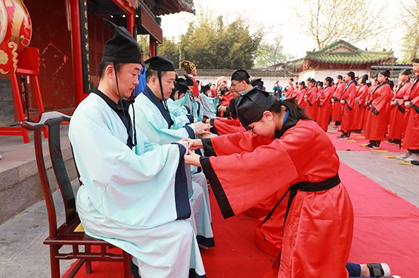 请问师父的师父叫师祖还是师公？