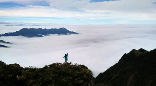 有雨山戴帽无雨半山腰是什么意思？