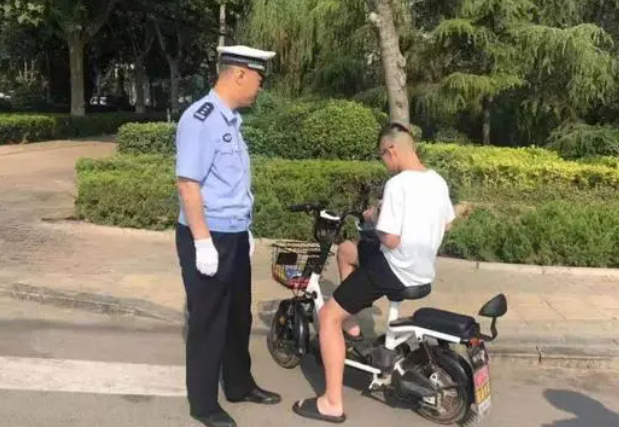 江西九江刘邦项羽骑车同时被罚，他们究竟怎么了？