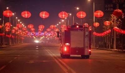 消防员除夕年夜饭吃到一半出警了，到底是怎么回事？