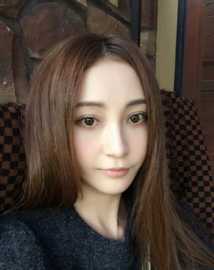 姚笛老公和美女手挽手，他们的婚姻是否早就出现了裂痕？