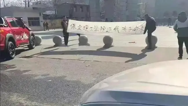 保定理工学院一学生坠亡，这个学生在生前经历了什么？