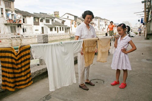 孩子衣服不要在外面过夜这是不是迷信？还是有什么科学道理的？