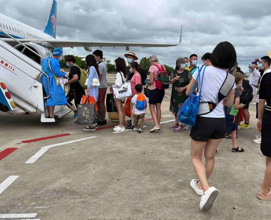 三亚滞留女子免费住五星级海景酒店，免费吃住玩！酒店为何分文不收？